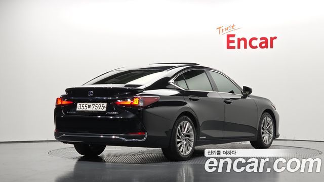 Lexus ES300h (VII) Luxury Plus 2022 — фото 2