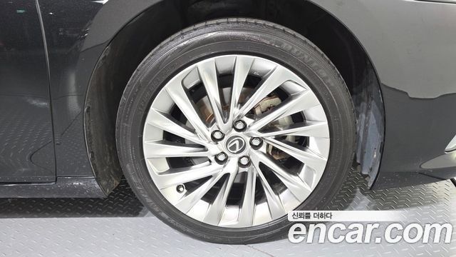 Lexus ES300h (VII) Luxury Plus 2022 — фото 21