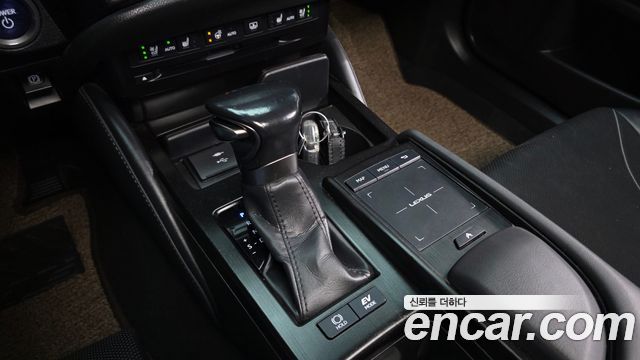 Lexus ES300h (VII) Luxury Plus 2022 — фото 24