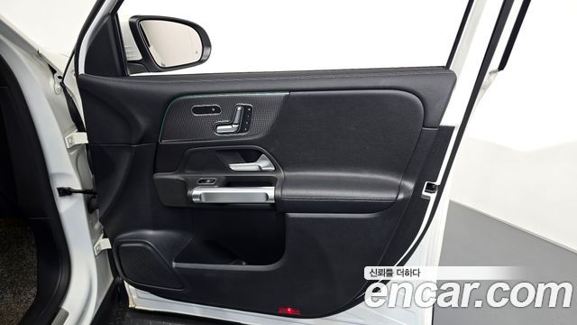 Mercedes-Benz GLB-Class (X247) GLB220 2021 — фото 24