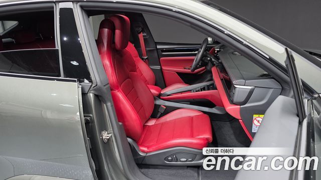 Porsche Macan EV 4S 2025 — фото 26