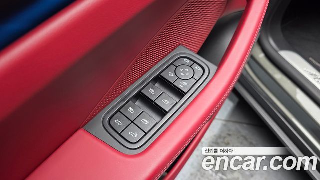 Porsche Macan EV 4S 2025 — фото 30