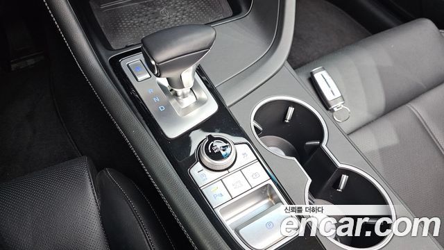 Genesis G70 Shooting Brake Gasoline 2.0T 4WD 2023 — фото 9