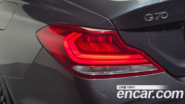 Genesis G70 2.0T Supreme 2018 — фото 29