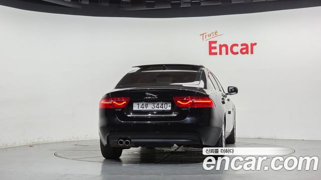 Jaguar XE 20d Prestige 2017 — фото 4