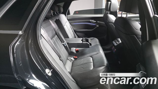 Audi e-tron 55 Quattro 2021 — фото 16