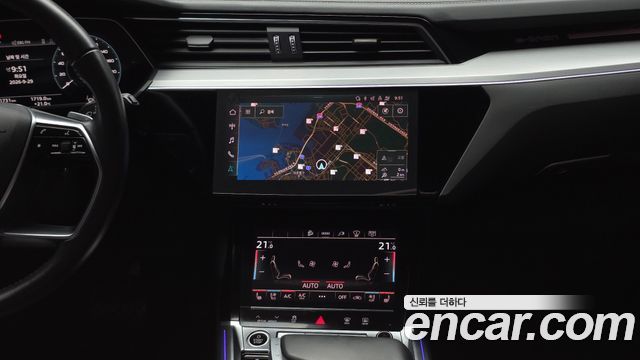 Audi e-tron 55 Quattro 2021 — фото 18