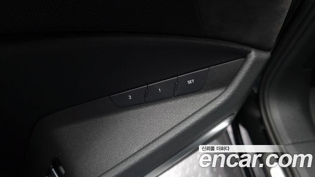 Audi e-tron 55 Quattro 2021 — фото 35