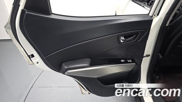 KG Mobility (SsangYong) Tivoli LX 2WD 2016 — фото 25