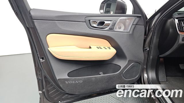 Volvo XC60 (II) T8 Ultra Bright 2025 — фото 29