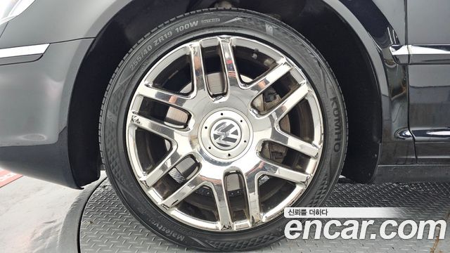 Volkswagen Phaeton V8 4.2 LWB VW611 2011 — фото 5