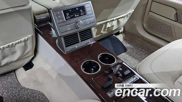 Volkswagen Phaeton V8 4.2 LWB VW611 2011 — фото 17