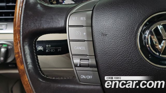 Volkswagen Phaeton V8 4.2 LWB VW611 2011 — фото 18