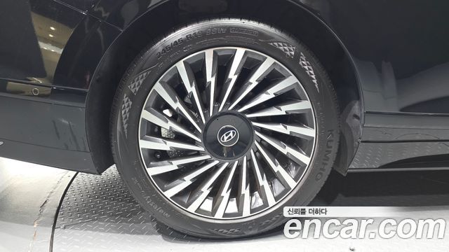 Hyundai Grandeur (GN7) 2,5 Gasoline 2WD Calligraphy 2023 — фото 5