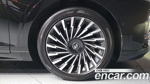 Hyundai Grandeur (GN7) 2,5 Gasoline 2WD Calligraphy 2023 — фото 21