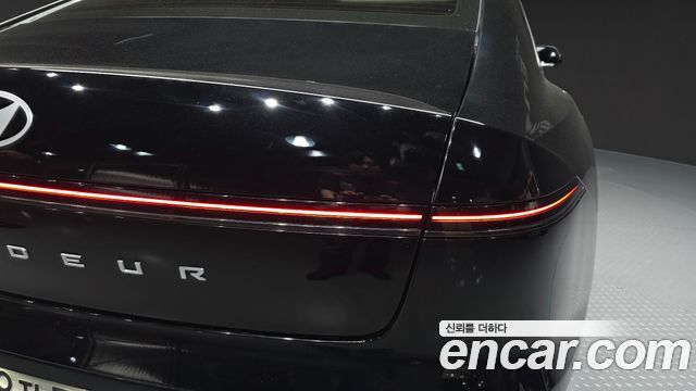 Hyundai Grandeur (GN7) 2,5 Gasoline 2WD Calligraphy 2023 — фото 23