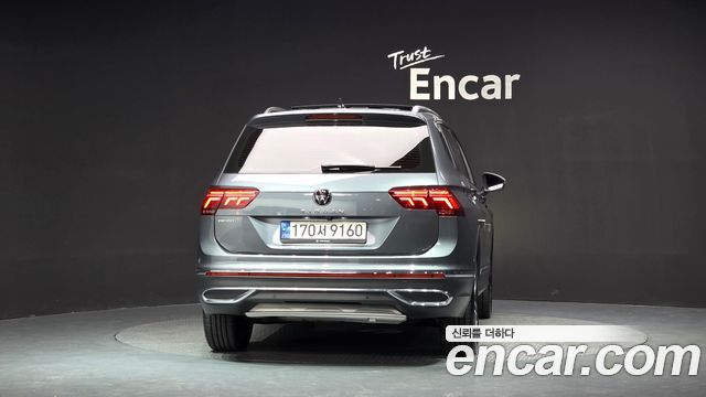 Volkswagen Tiguan Allspace 2.0 TSI Prestige 2022 — фото 4