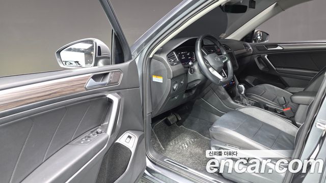 Volkswagen Tiguan Allspace 2.0 TSI Prestige 2022 — фото 10