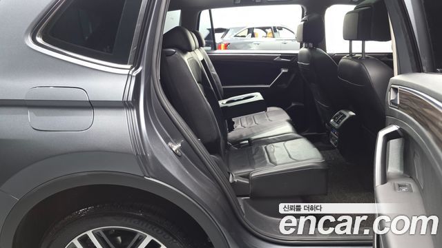Volkswagen Tiguan Allspace 2.0 TSI Prestige 2022 — фото 11