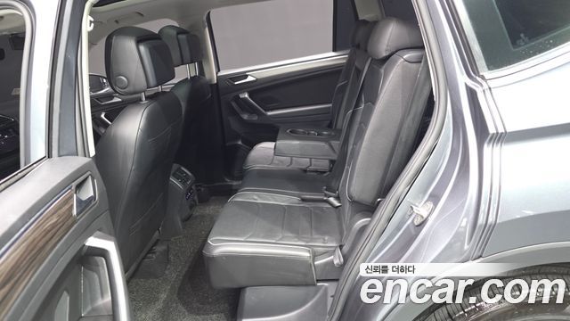 Volkswagen Tiguan Allspace 2.0 TSI Prestige 2022 — фото 12