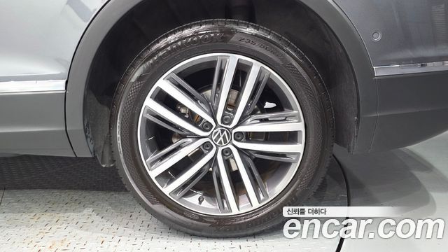 Volkswagen Tiguan Allspace 2.0 TSI Prestige 2022 — фото 21