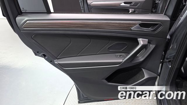 Volkswagen Tiguan Allspace 2.0 TSI Prestige 2022 — фото 25
