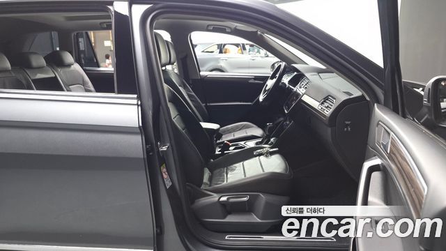 Volkswagen Tiguan Allspace 2.0 TSI Prestige 2022 — фото 26