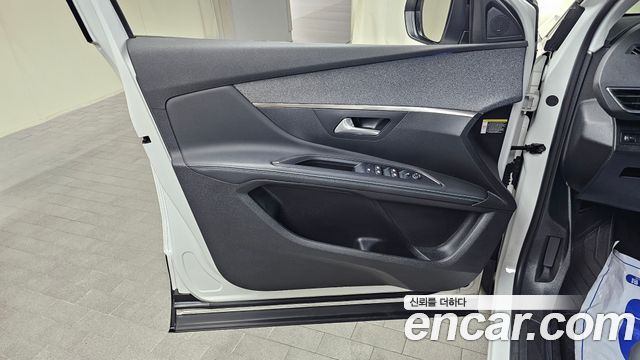 Peugeot 5008 (II) 1.5 BlueHDi Allure 2021 — фото 24