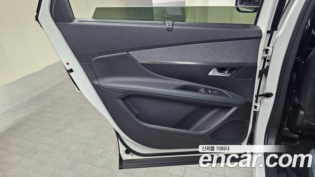 Peugeot 5008 (II) 1.5 BlueHDi Allure 2021 — фото 25