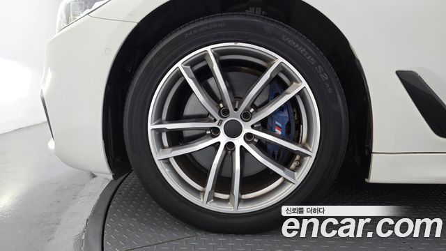BMW 5 Series (G30) 530i xDrive M Sport Package Plus 2017 — фото 5