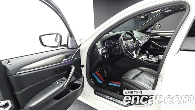 BMW 5 Series (G30) 530i xDrive M Sport Package Plus 2017 — фото 10