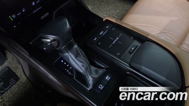 Lexus ES300h (VII) Executive 2019 — фото 9