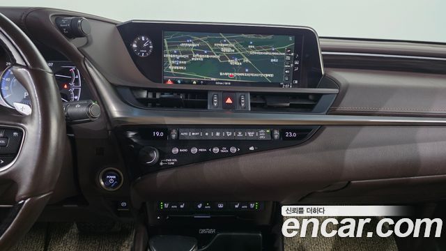 Lexus ES300h (VII) Executive 2019 — фото 19