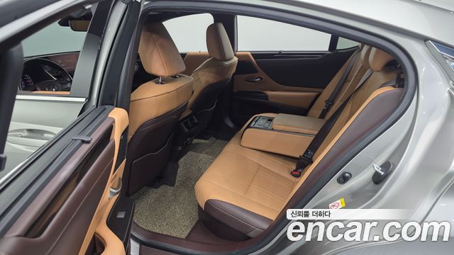 Lexus ES300h (VII) Executive 2019 — фото 26