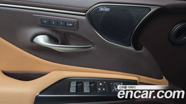 Lexus ES300h (VII) Executive 2019 — фото 30