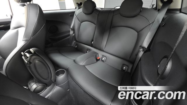 MINI Cooper Classic Plus 3rd 2022 — фото 12