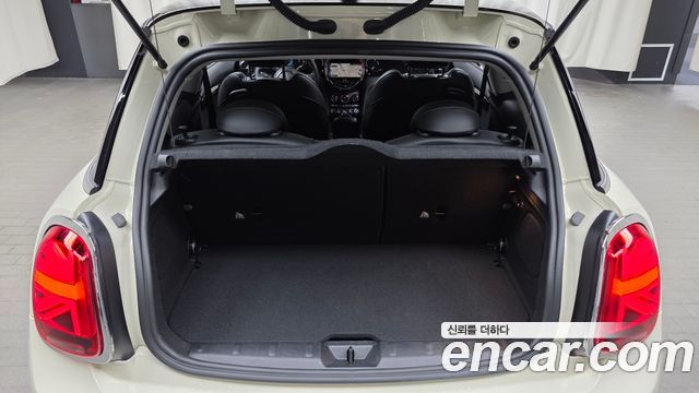 MINI Cooper Classic Plus 3rd 2022 — фото 17