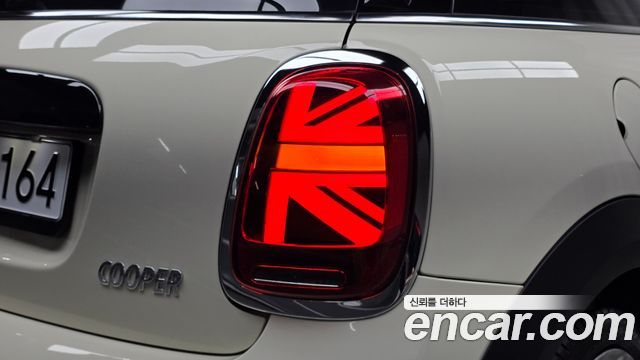 MINI Cooper Classic Plus 3rd 2022 — фото 23