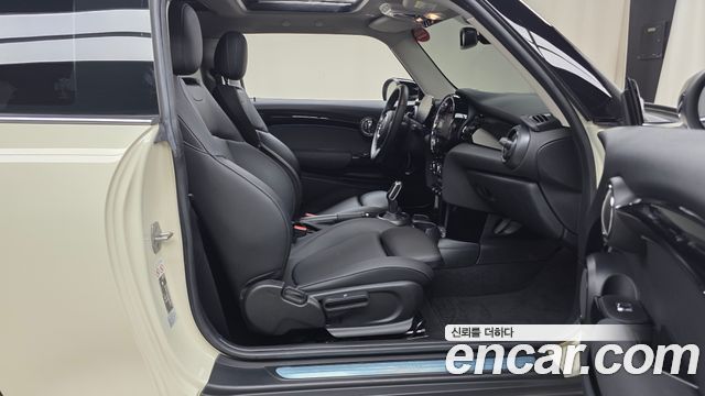 MINI Cooper Classic Plus 3rd 2022 — фото 26