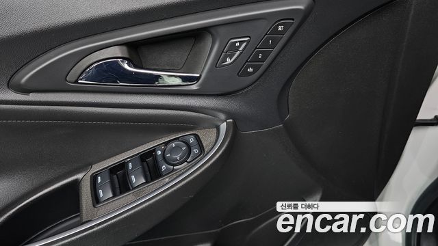 Chevrolet Malibu 2.0 Turbo LT Special 2021 — фото 27