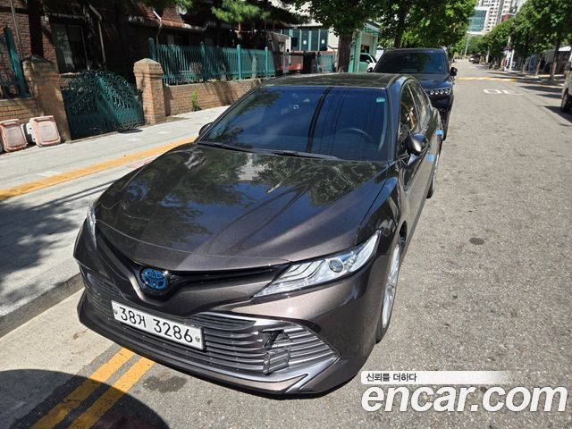 Toyota Camry (XV70) 2.5 XLE Hybrid