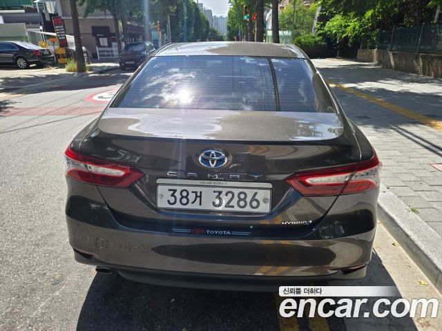 Toyota Camry (XV70) 2.5 XLE Hybrid 2018 — фото 3