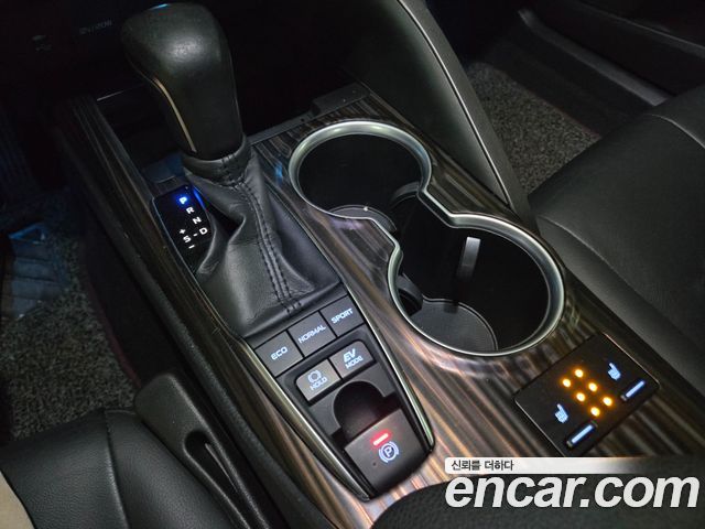 Toyota Camry (XV70) 2.5 XLE Hybrid 2018 — фото 9