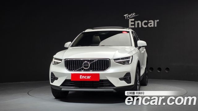 Volvo XC40 B4 Ultimate Bright 2023 — фото 3