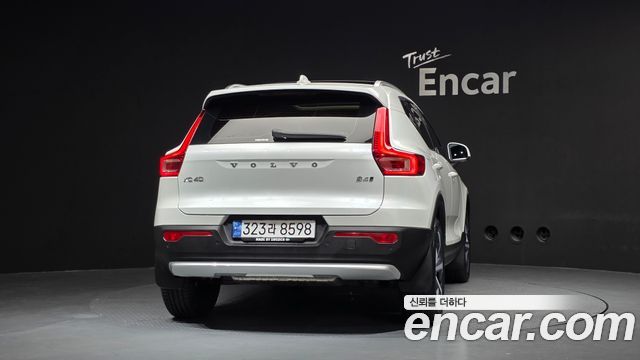 Volvo XC40 B4 Ultimate Bright 2023 — фото 4