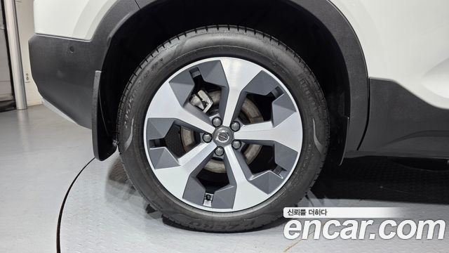 Volvo XC40 B4 Ultimate Bright 2023 — фото 5