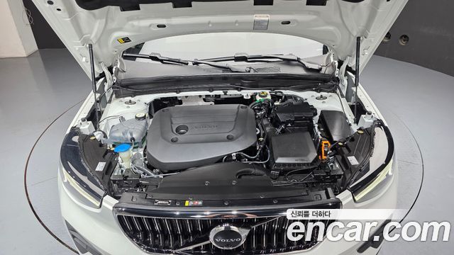 Volvo XC40 B4 Ultimate Bright 2023 — фото 6