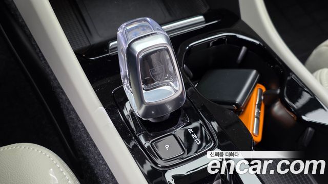 Volvo XC40 B4 Ultimate Bright 2023 — фото 9