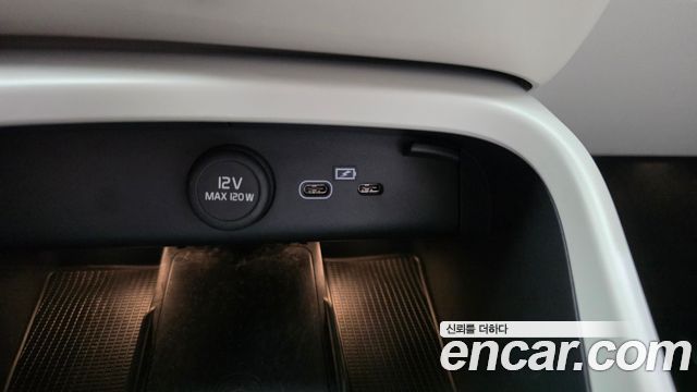 Volvo XC40 B4 Ultimate Bright 2023 — фото 12