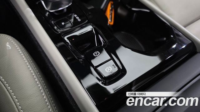 Volvo XC40 B4 Ultimate Bright 2023 — фото 20